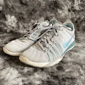 Nike Free Tennis Shoes 7